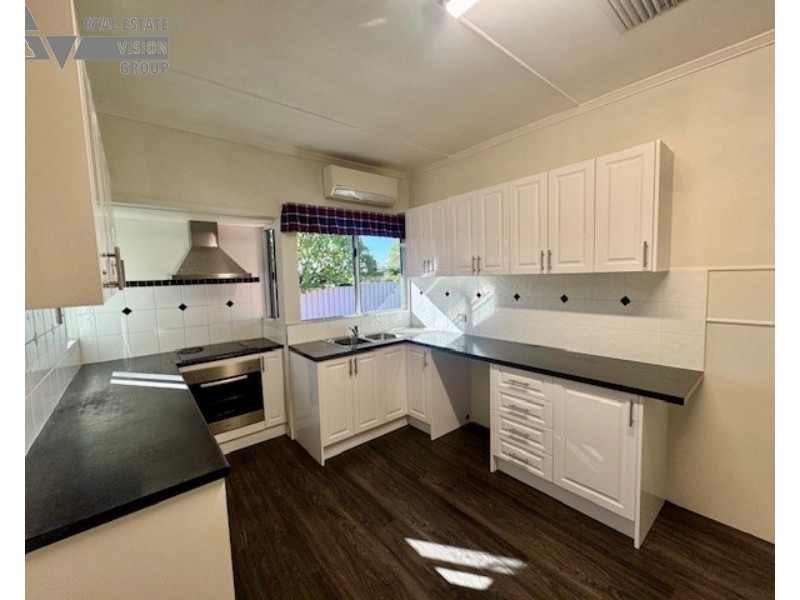 9 Hospital Rd, Emerald QLD 4720