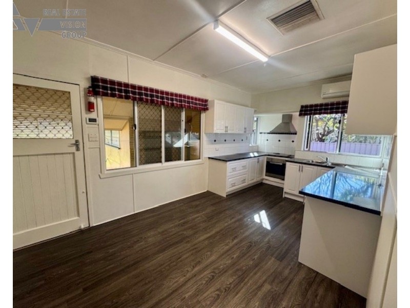9 Hospital Rd, Emerald QLD 4720