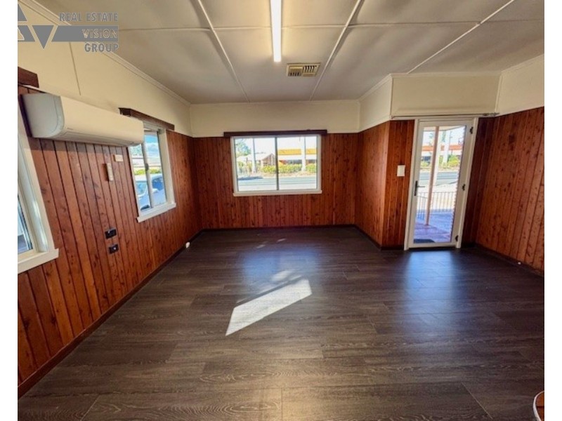 9 Hospital Rd, Emerald QLD 4720