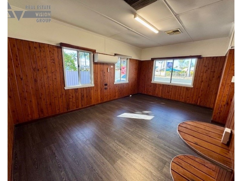 9 Hospital Rd, Emerald QLD 4720