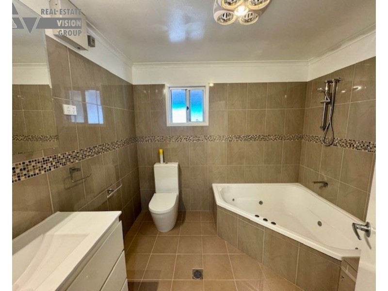 9 Hospital Rd, Emerald QLD 4720