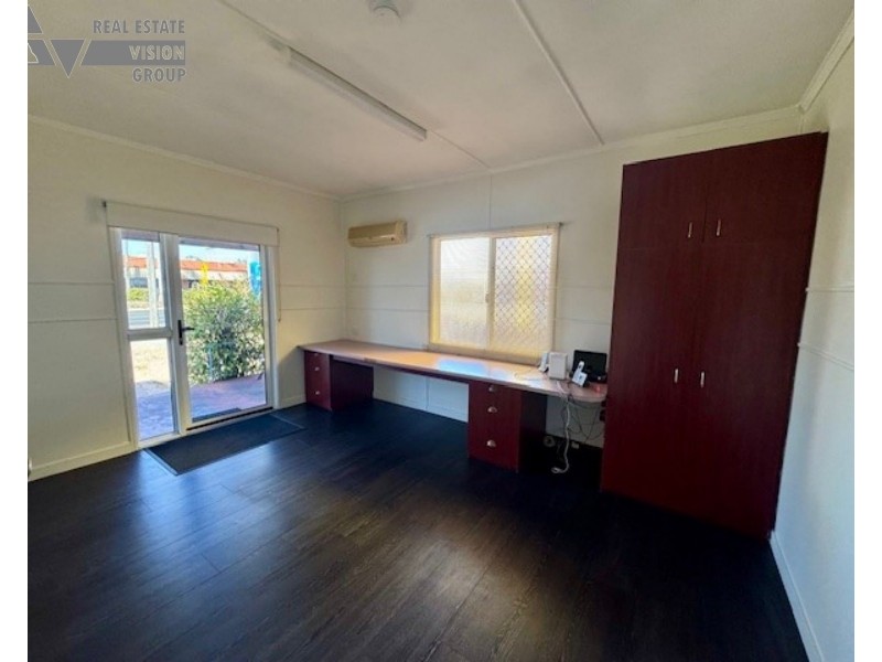 9 Hospital Rd, Emerald QLD 4720