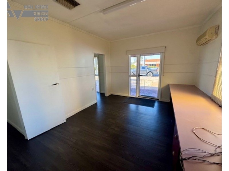 9 Hospital Rd, Emerald QLD 4720