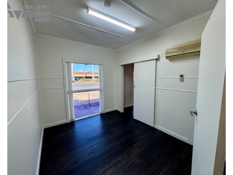 9 Hospital Rd, Emerald QLD 4720
