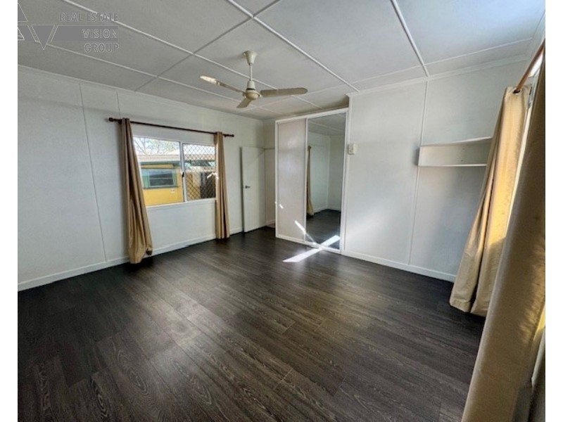 9 Hospital Rd, Emerald QLD 4720