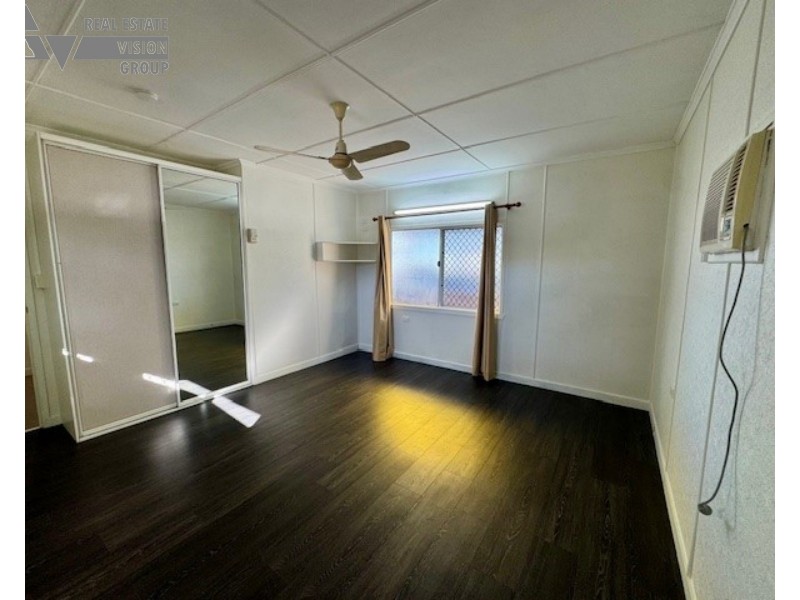 9 Hospital Rd, Emerald QLD 4720