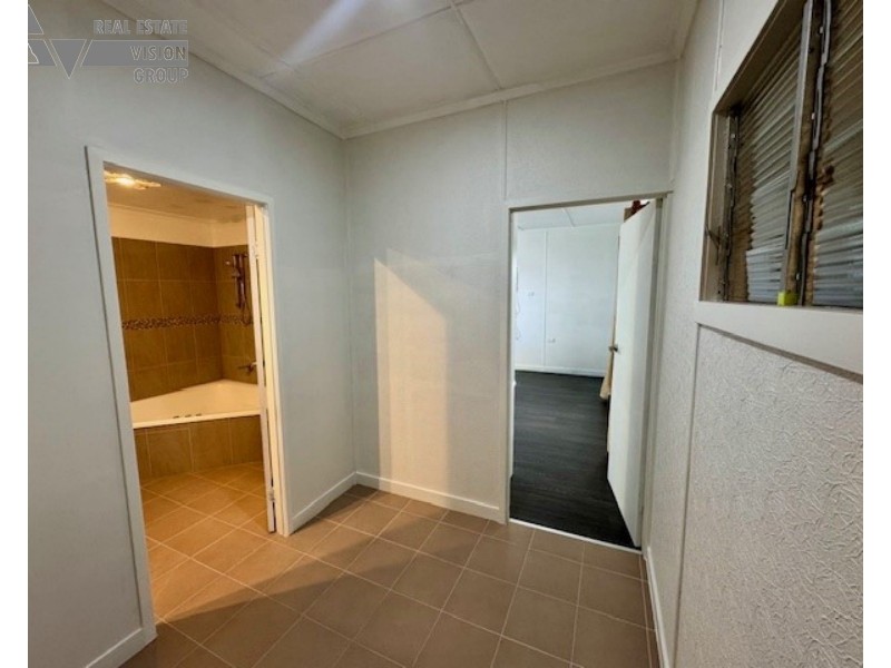 9 Hospital Rd, Emerald QLD 4720