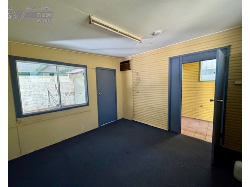 9 Hospital Rd, Emerald QLD 4720