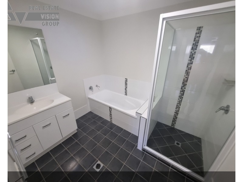 Unit 2/10 Main St, Bluff QLD 4702