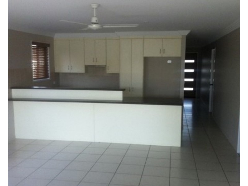 Unit 1/2 Baird St, Emerald QLD 4720