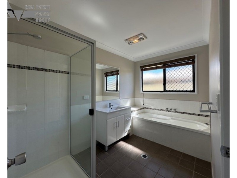 Unit 1/2 Baird St, Emerald QLD 4720