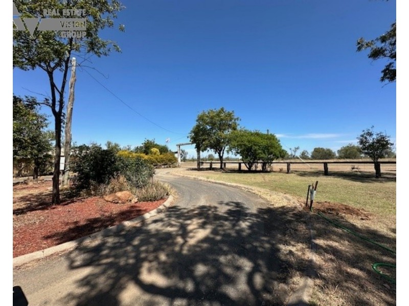 126 Caringal Rd, Emerald QLD 4720