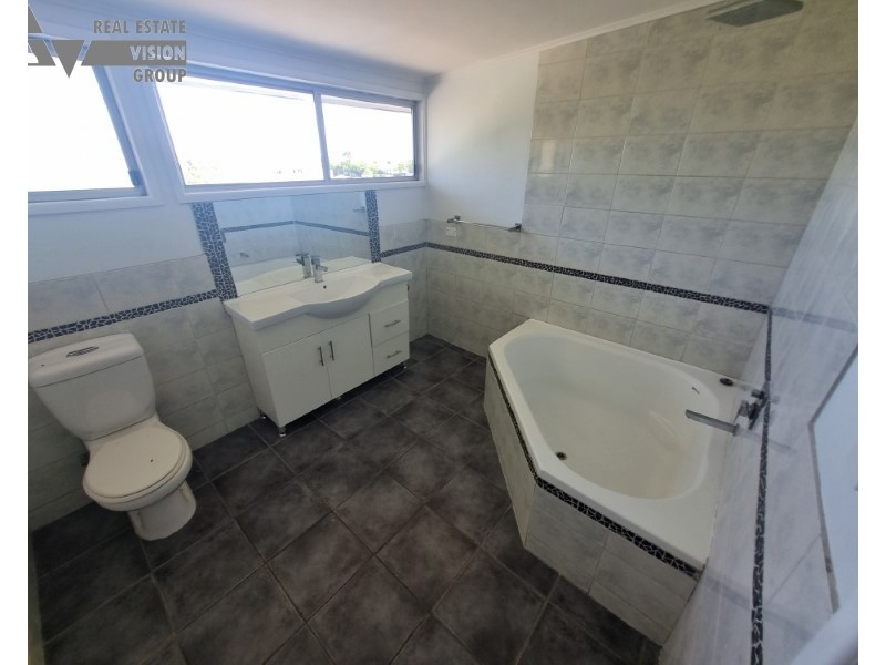 45 Stower St, Blackwater QLD 4717