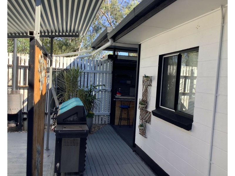 5 Clifton Parr St, Willows QLD 4702