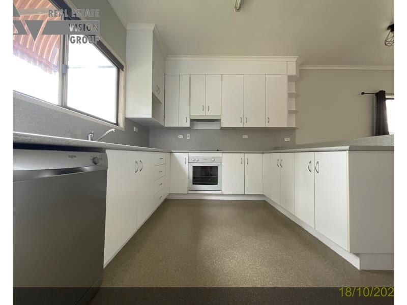 27 Walsh Ave, Blackwater QLD 4717