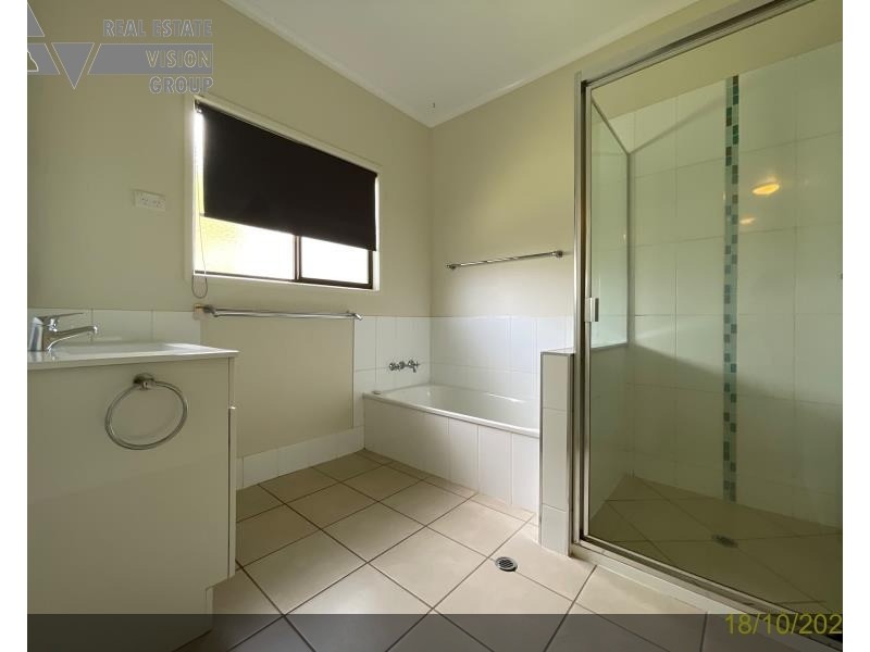 27 Walsh Ave, Blackwater QLD 4717
