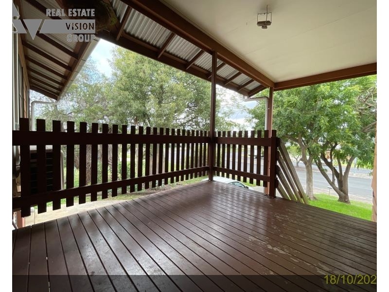 27 Walsh Ave, Blackwater QLD 4717