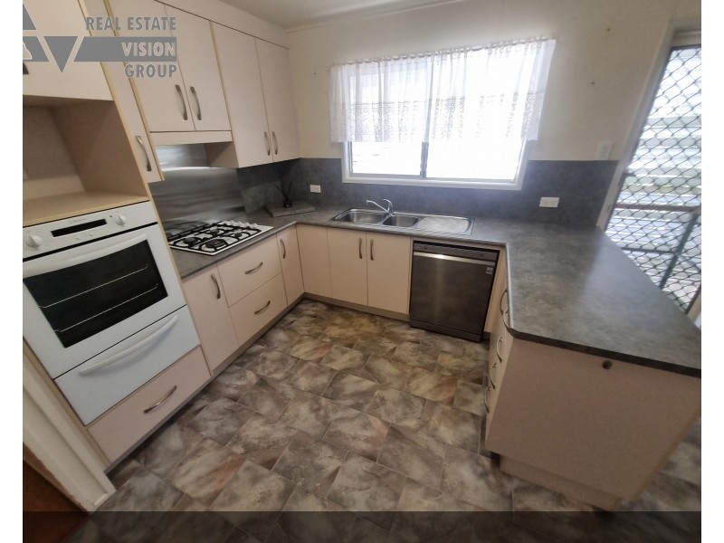 67 Arthur St, Blackwater QLD 4717