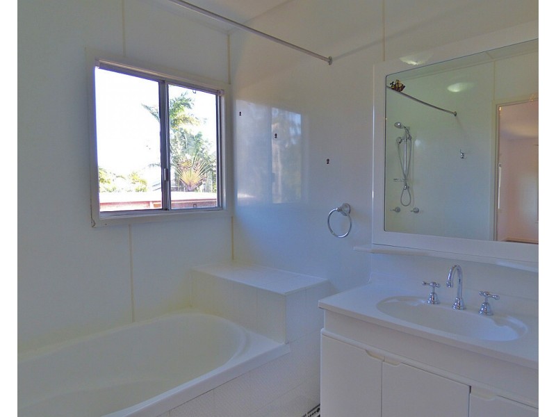 6 Simmons St, Airlie Beach QLD 4802