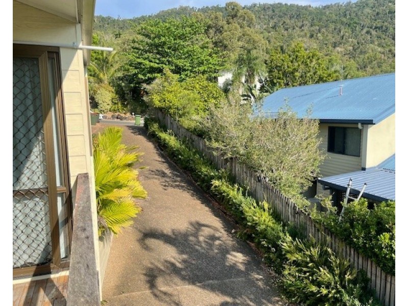 Unit 4/4 Border Dr, Cannonvale QLD 4802