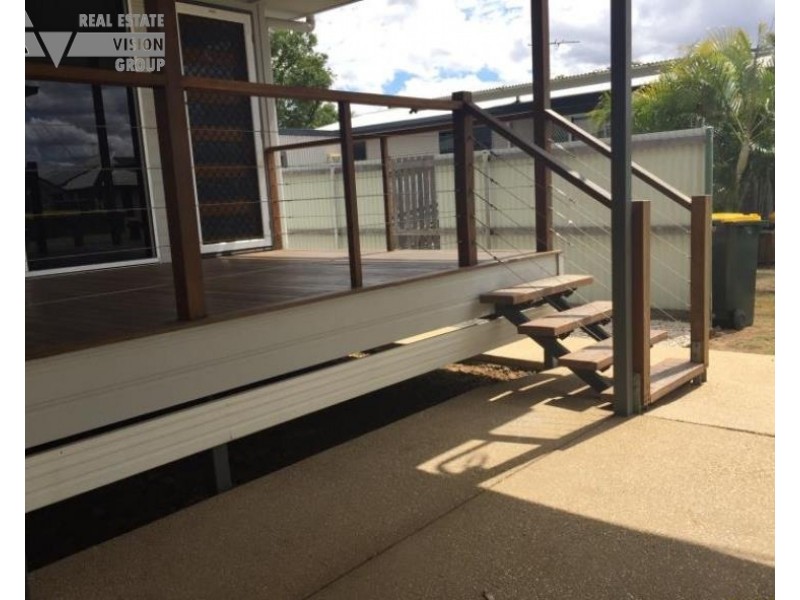 16 Pandanus St, Blackwater QLD 4717