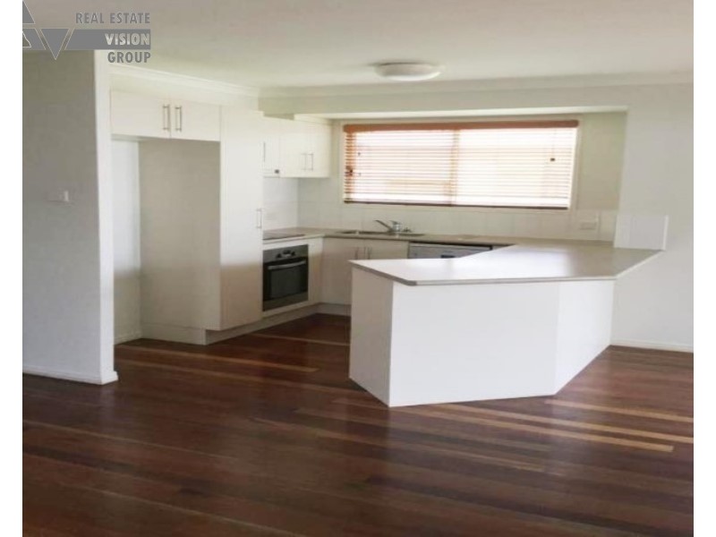 16 Pandanus St, Blackwater QLD 4717
