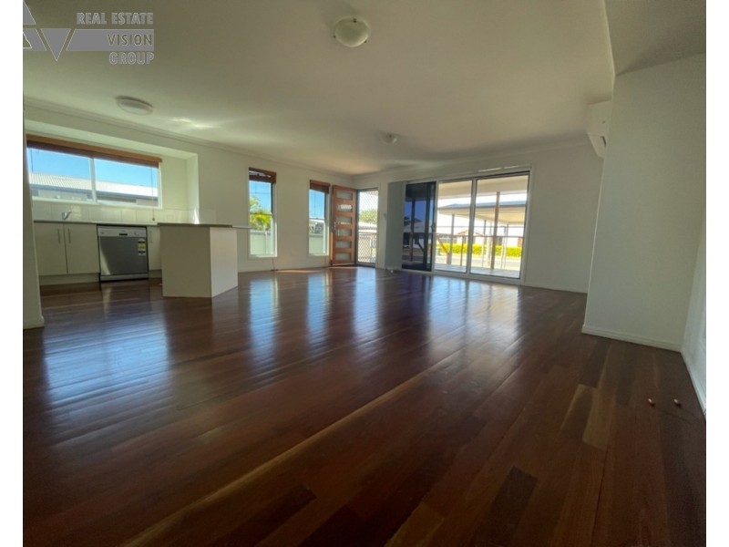16 Pandanus St, Blackwater QLD 4717