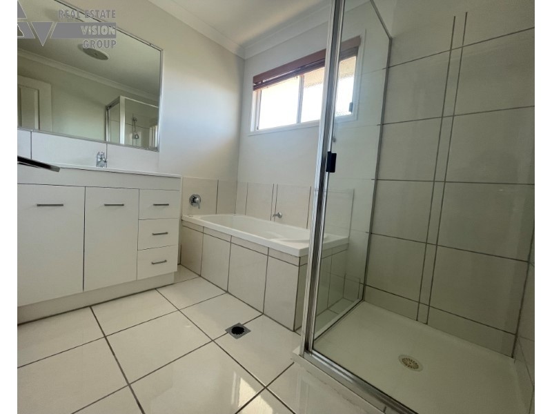 16 Pandanus St, Blackwater QLD 4717