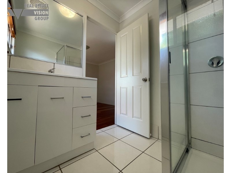 16 Pandanus St, Blackwater QLD 4717
