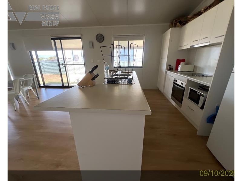 8 Deacon Drive, Blackwater QLD 4717