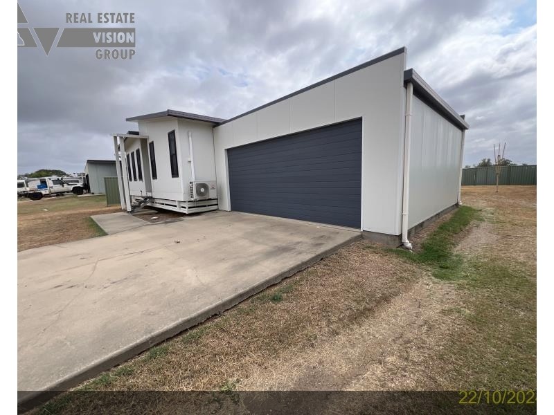 8 Deacon Drive, Blackwater QLD 4717