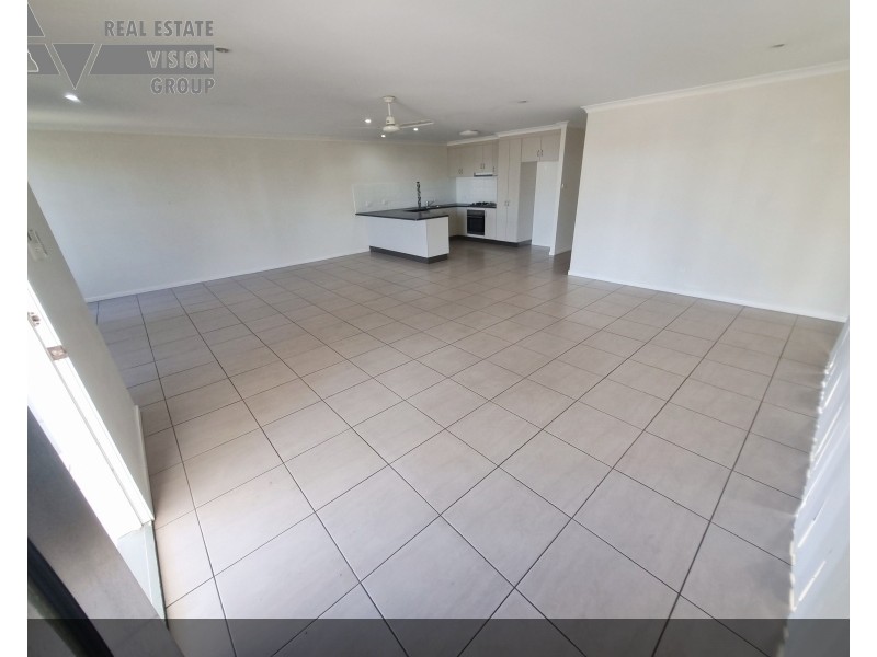 Unit 2/5 Deacon Dr, Blackwater QLD 4717