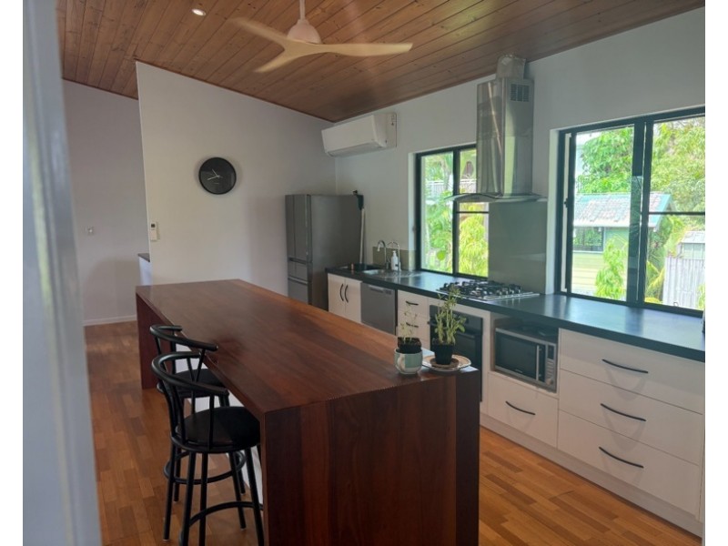 3 Dixon Pl, Cannonvale QLD 4802