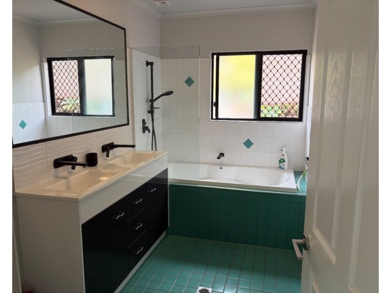 3 Dixon Pl, Cannonvale QLD 4802