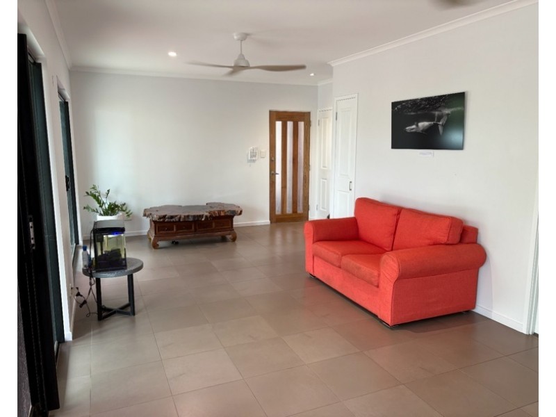 3 Dixon Pl, Cannonvale QLD 4802