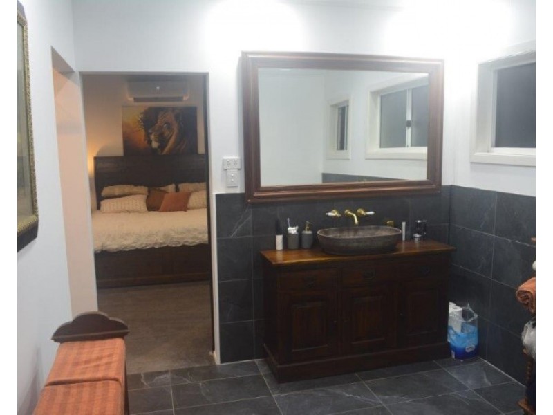 33 Acacia St, Blackwater QLD 4717