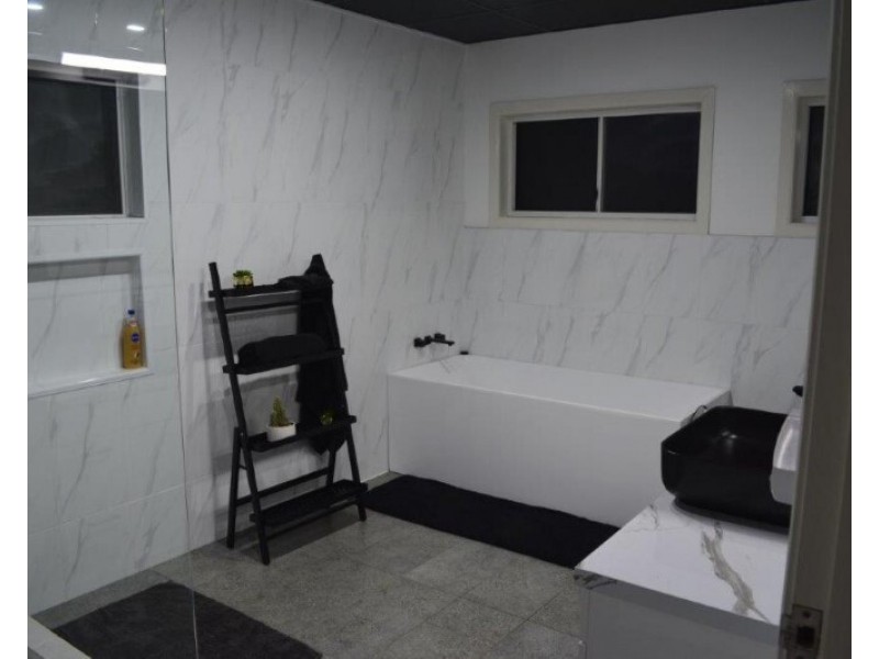 33 Acacia St, Blackwater QLD 4717