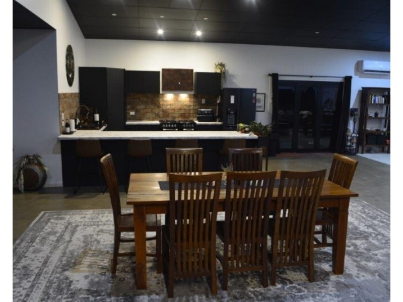 33 Acacia St, Blackwater QLD 4717