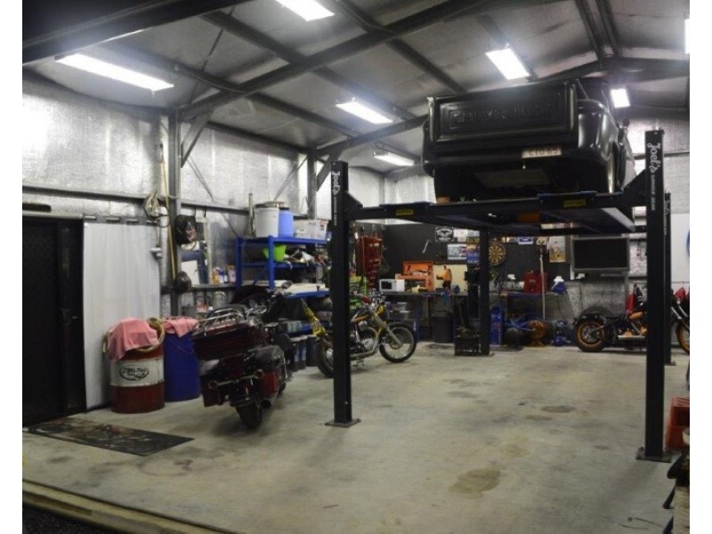 33 Acacia St, Blackwater QLD 4717