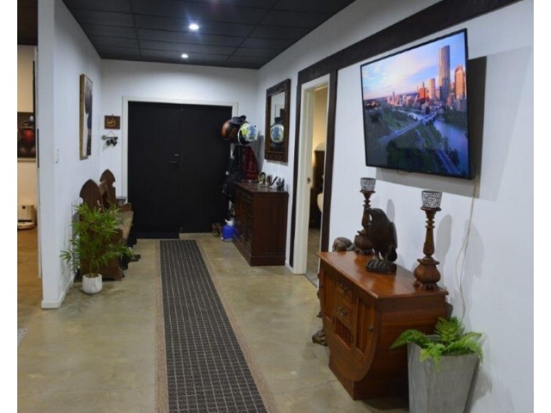 33 Acacia St, Blackwater QLD 4717