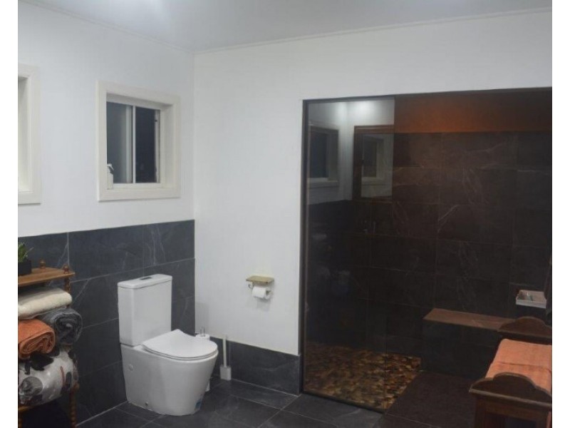 33 Acacia St, Blackwater QLD 4717