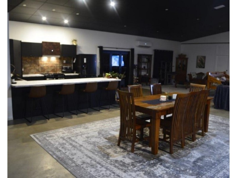 33 Acacia St, Blackwater QLD 4717