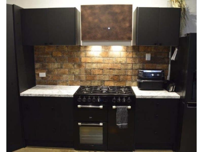 33 Acacia St, Blackwater QLD 4717