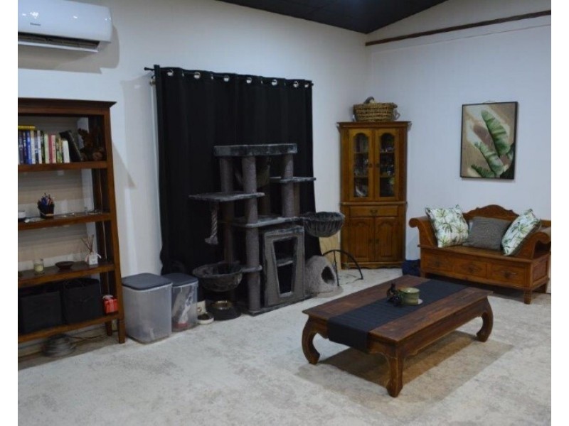 33 Acacia St, Blackwater QLD 4717