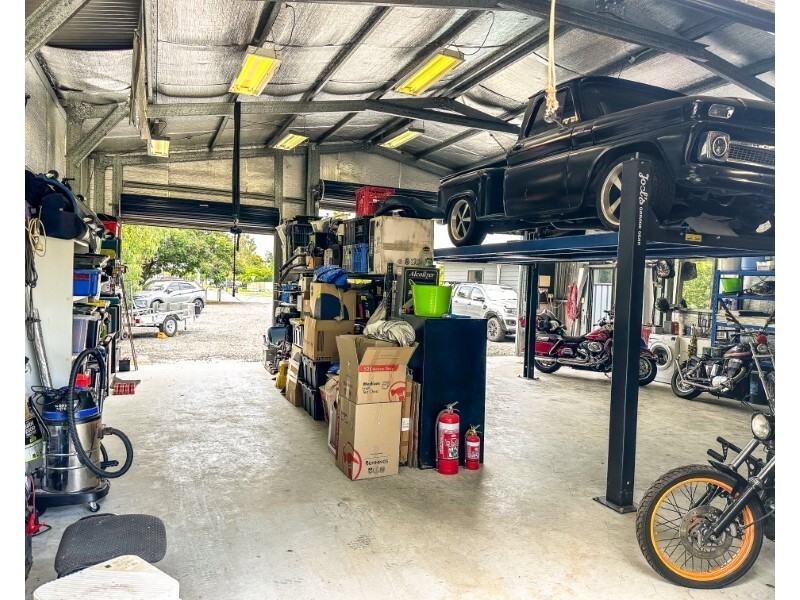 33 Acacia St, Blackwater QLD 4717