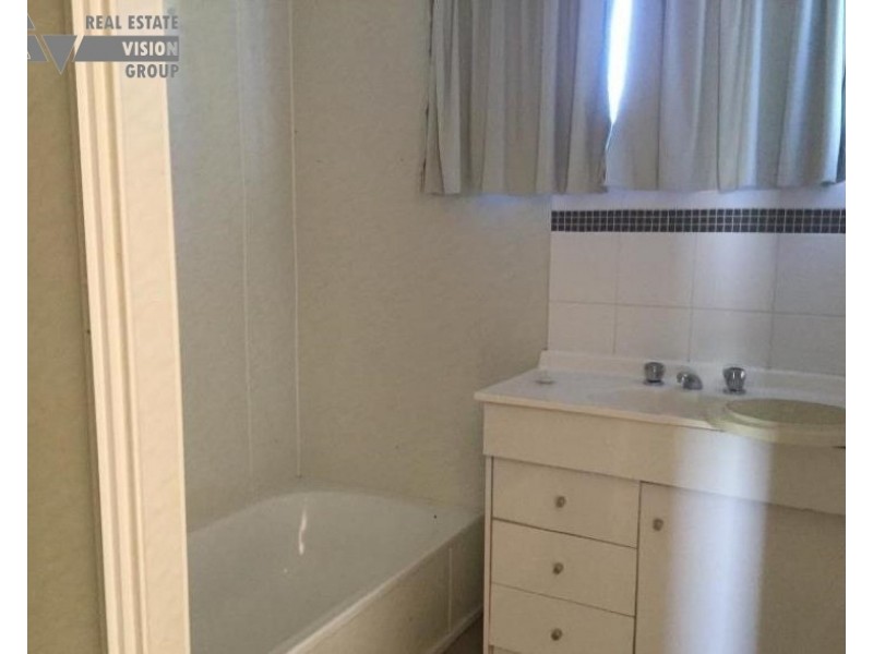 11 Columba Street, Blackwater QLD 4717