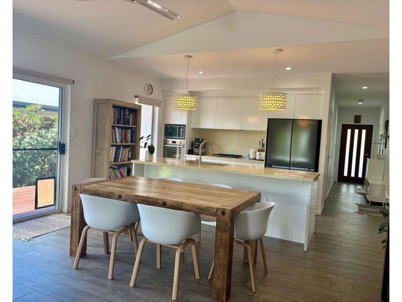 4 Springfield Circuit, Cannonvale QLD 4802