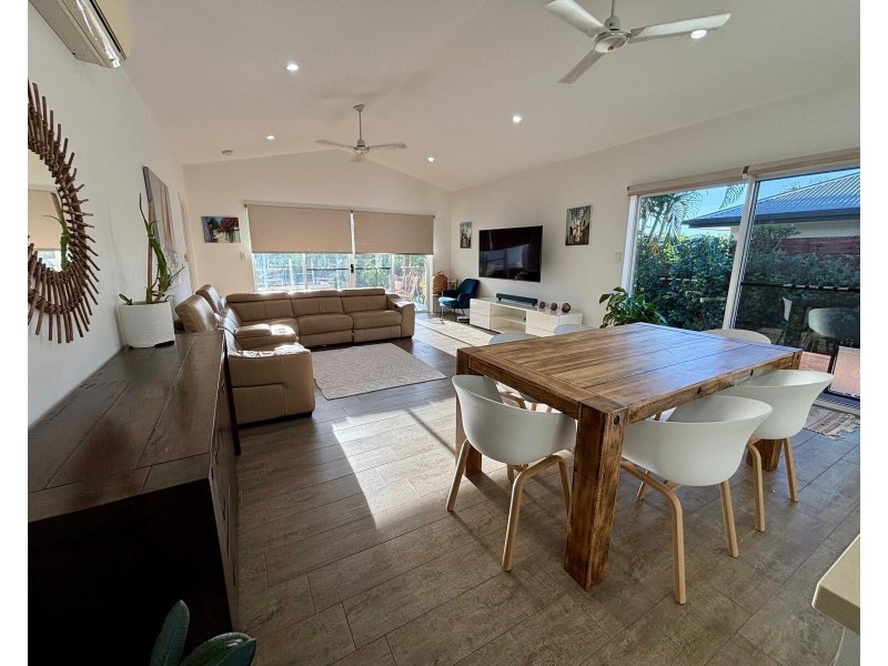 4 Springfield Circuit, Cannonvale QLD 4802