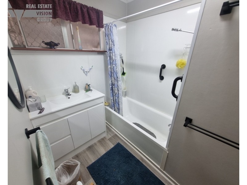 1 Palm Street, Blackwater QLD 4717