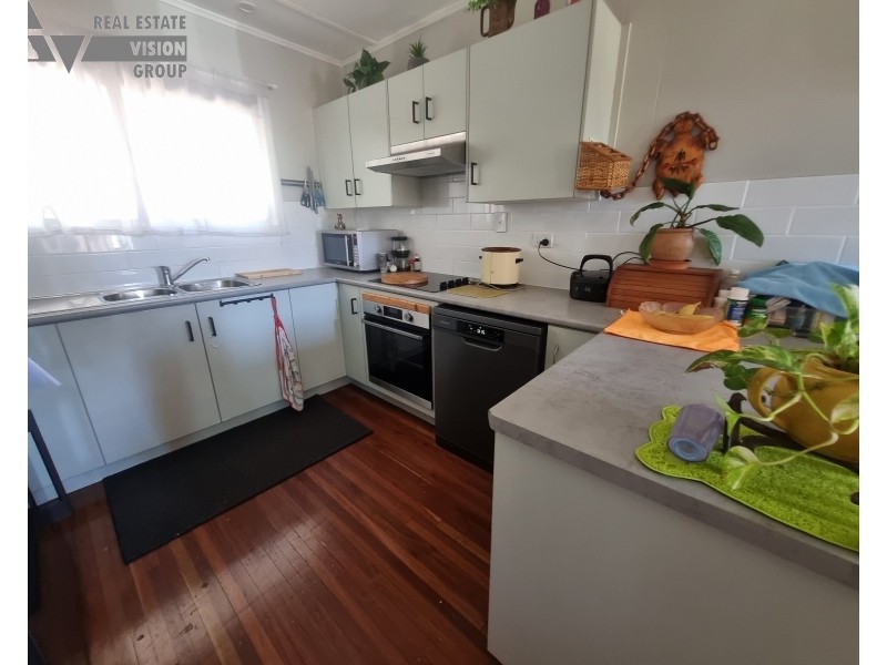 1 Palm Street, Blackwater QLD 4717